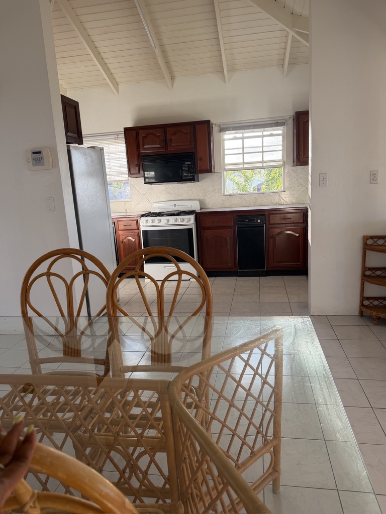 dining:kitchen 2 bed 2.5 bath & Pool – Crosbies