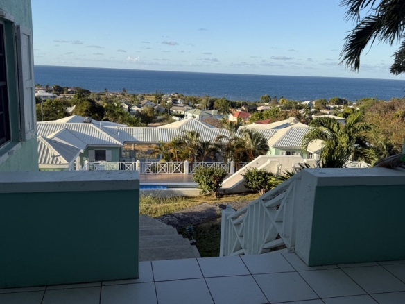 2 bed 2.5 bath & Pool – Crosbies