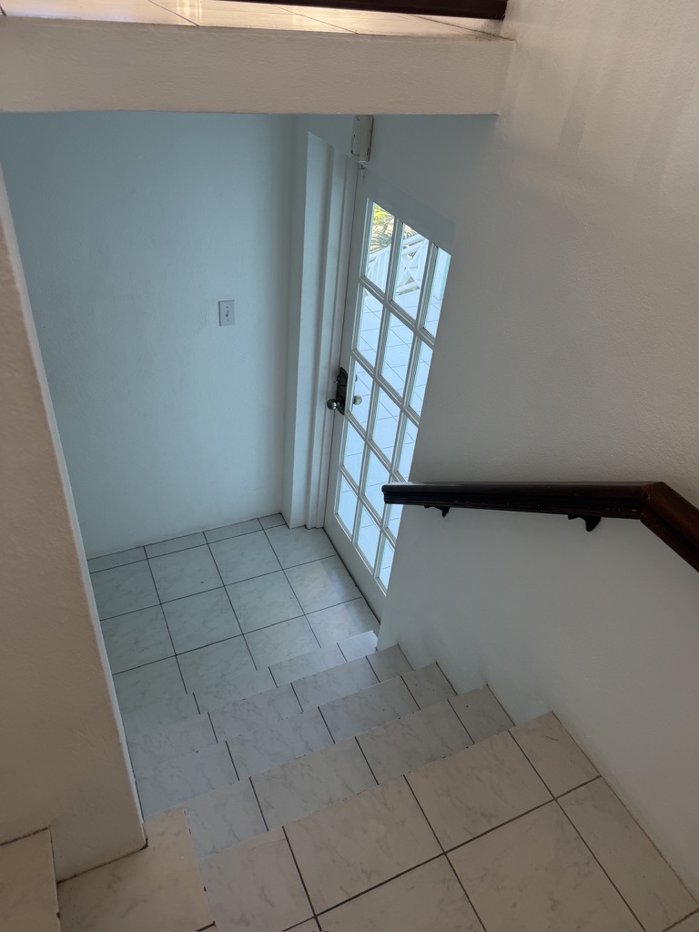 stairs 2 bed 2.5 bath & Pool – Crosbies
